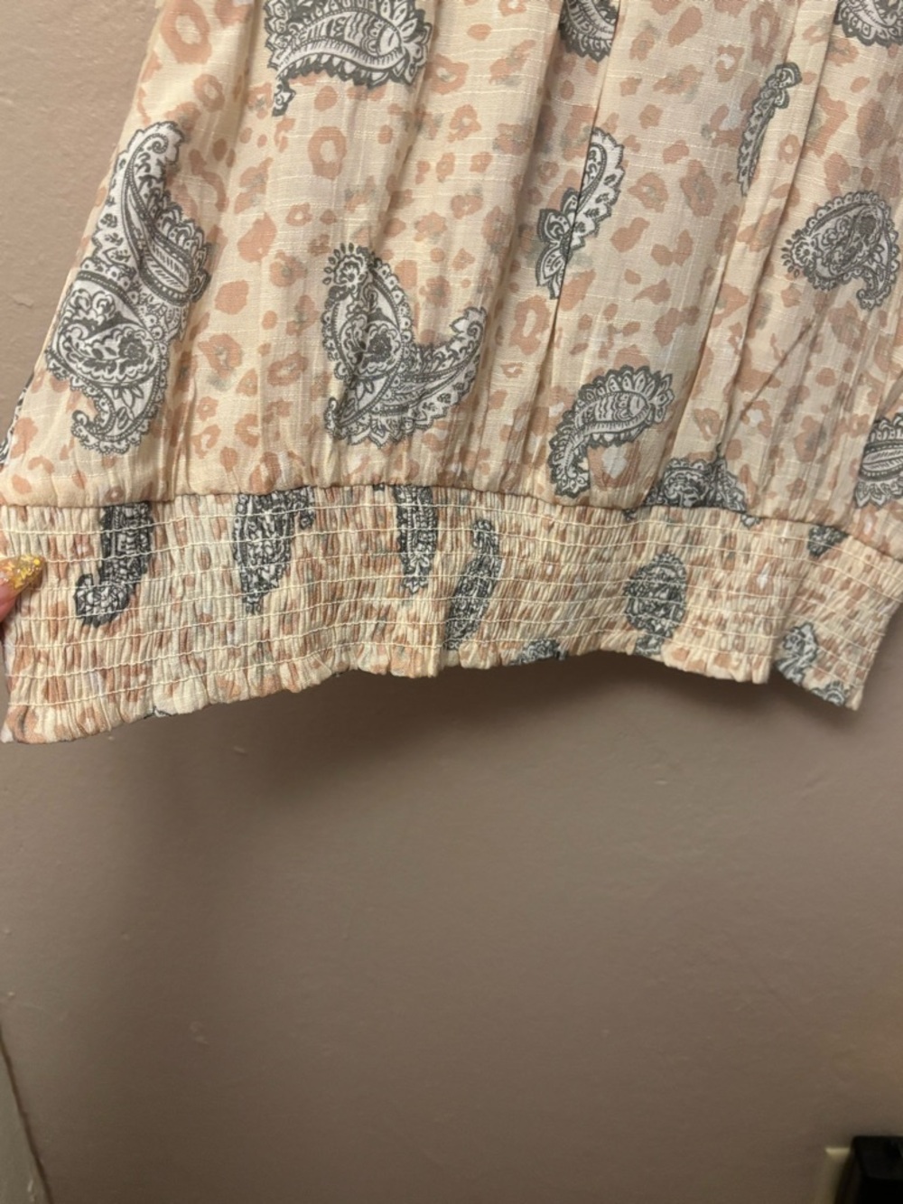 Cold Shoulder Paisley Print Women's Top NWOT - Picture 5 of 6